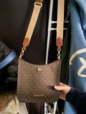 Michael Kors Briley small messenger bag